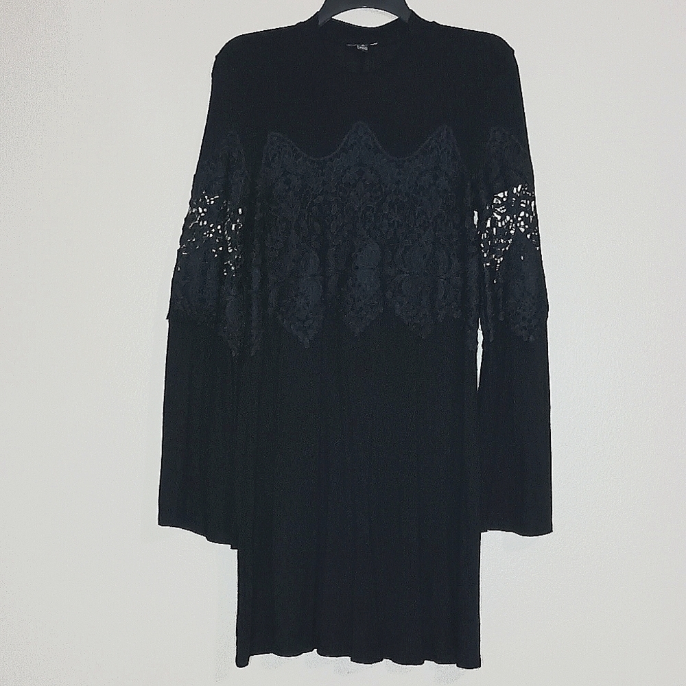 mm Dress with Trim Detail - Picture 2 of 6